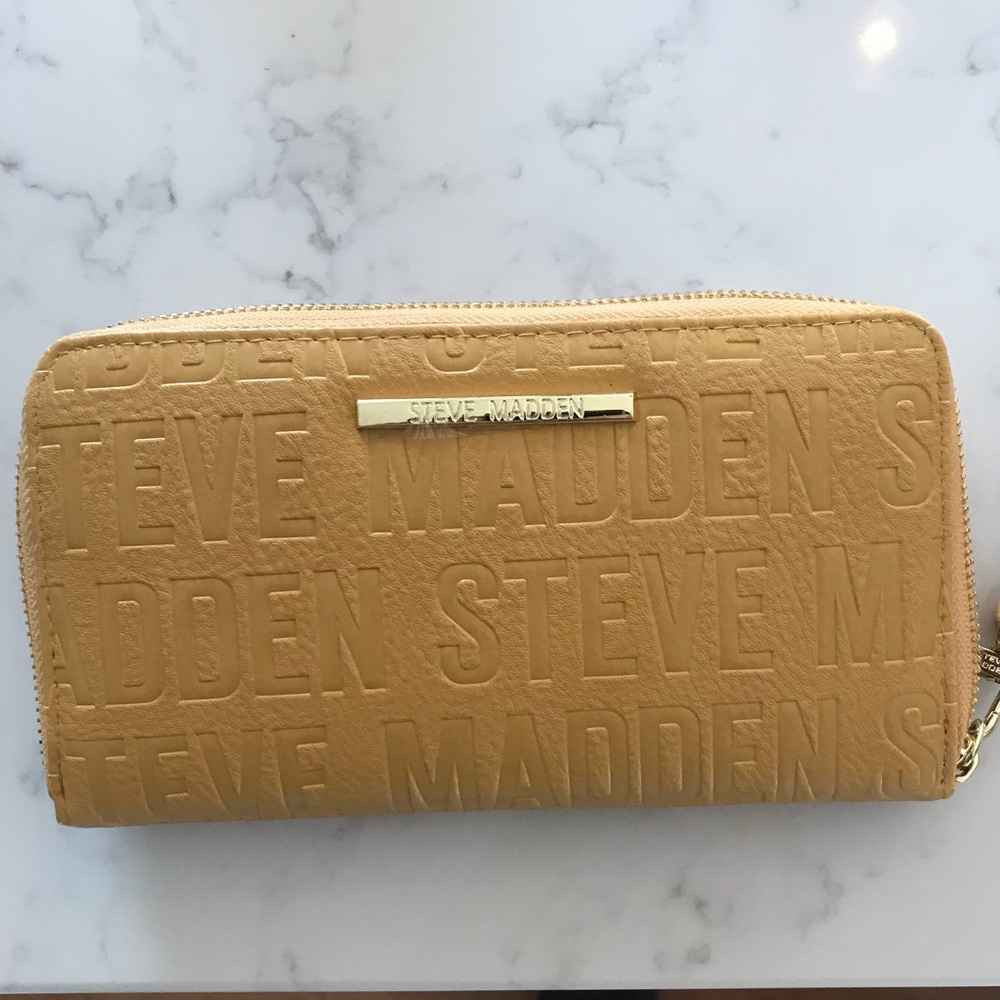 Steve Madden wristlet NWOT